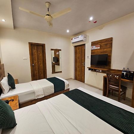 Hotel Bkc Garden - Near Us Embassy Bkc Мумбай Екстериор снимка