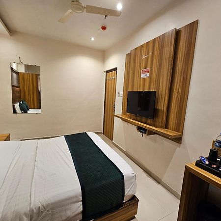 Hotel Bkc Garden - Near Us Embassy Bkc Мумбай Екстериор снимка