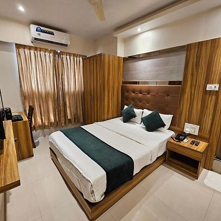Hotel Bkc Garden - Near Us Embassy Bkc Мумбай Екстериор снимка
