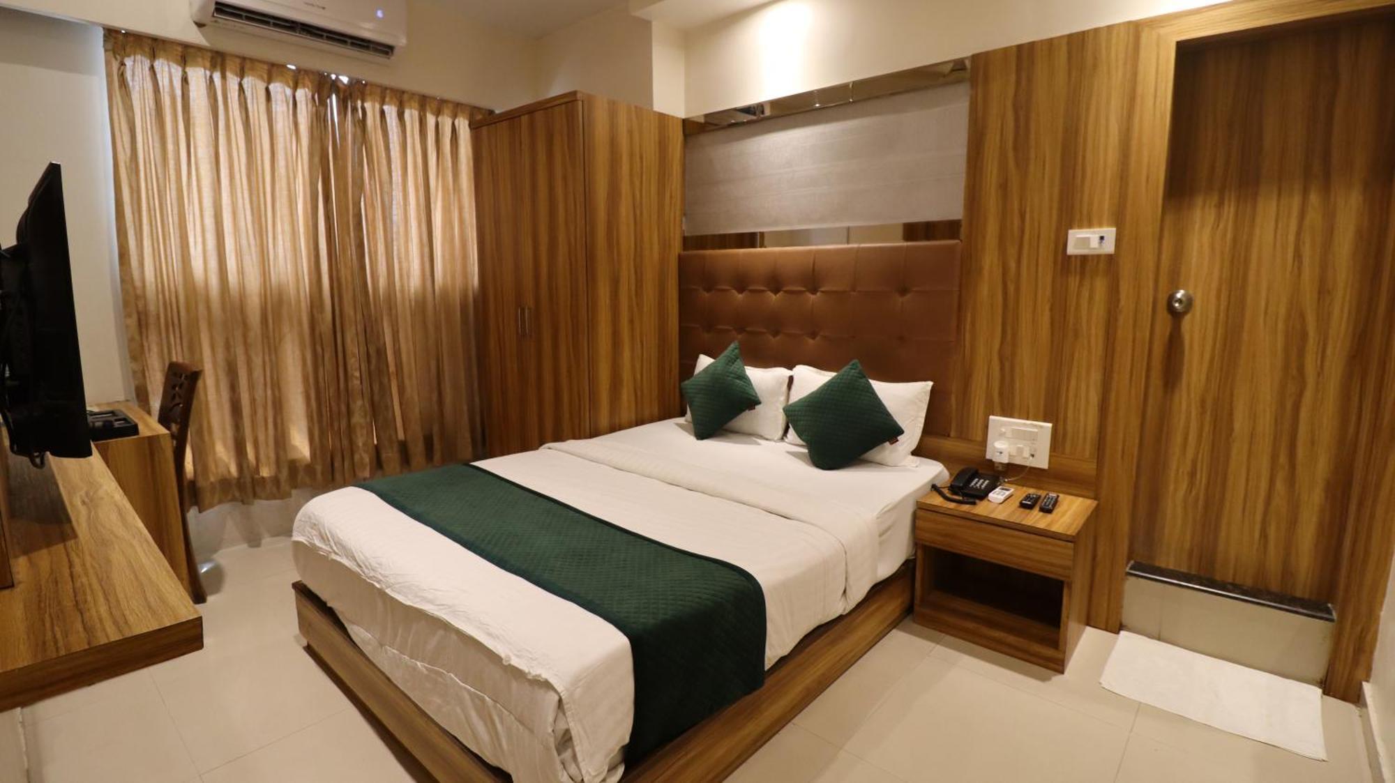 Hotel Bkc Garden - Near Us Embassy Bkc Мумбай Екстериор снимка