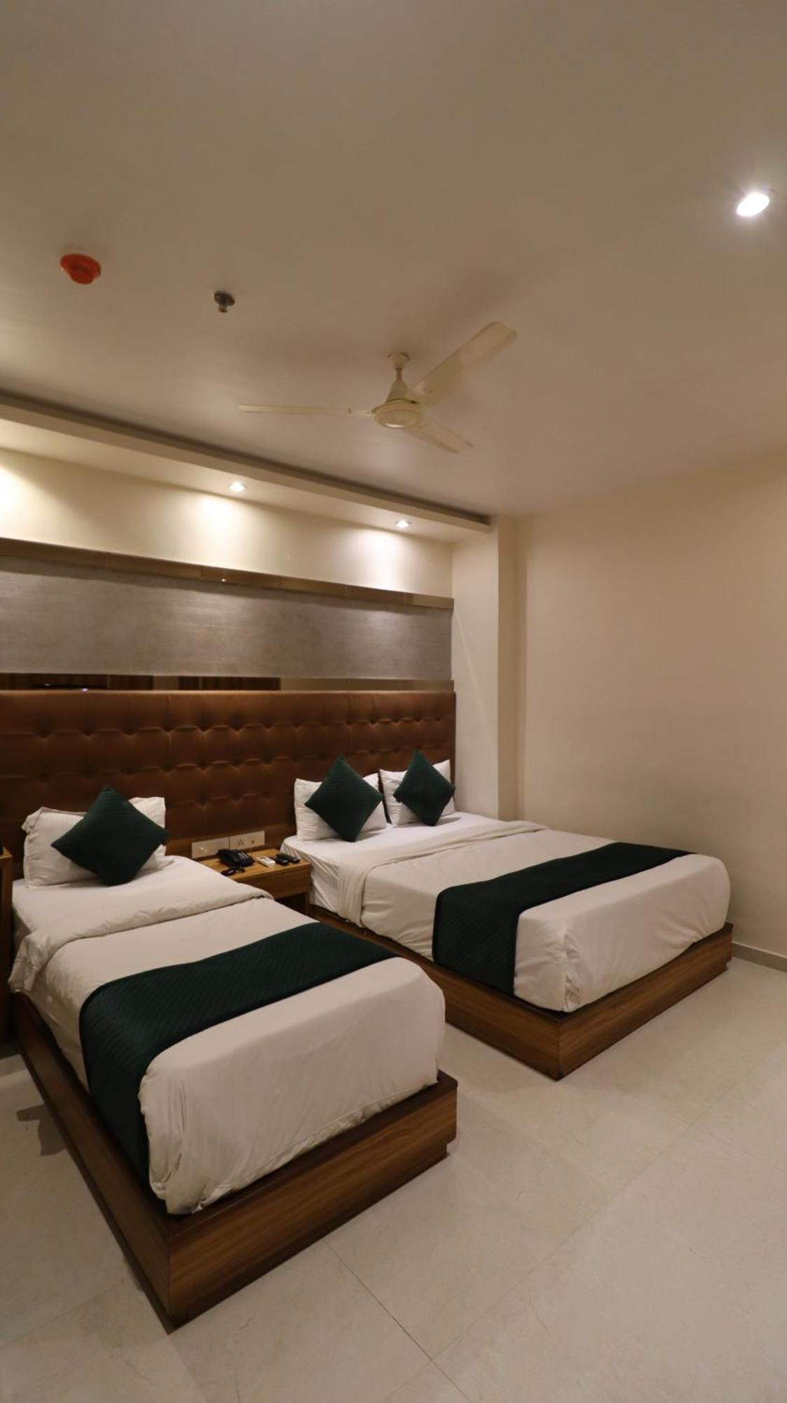 Hotel Bkc Garden - Near Us Embassy Bkc Мумбай Екстериор снимка