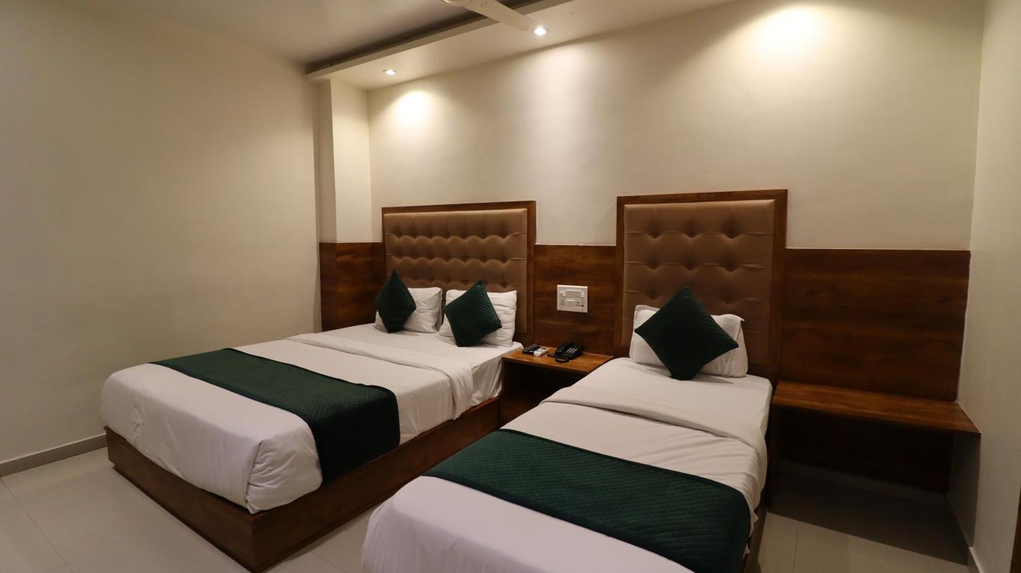 Hotel Bkc Garden - Near Us Embassy Bkc Мумбай Екстериор снимка