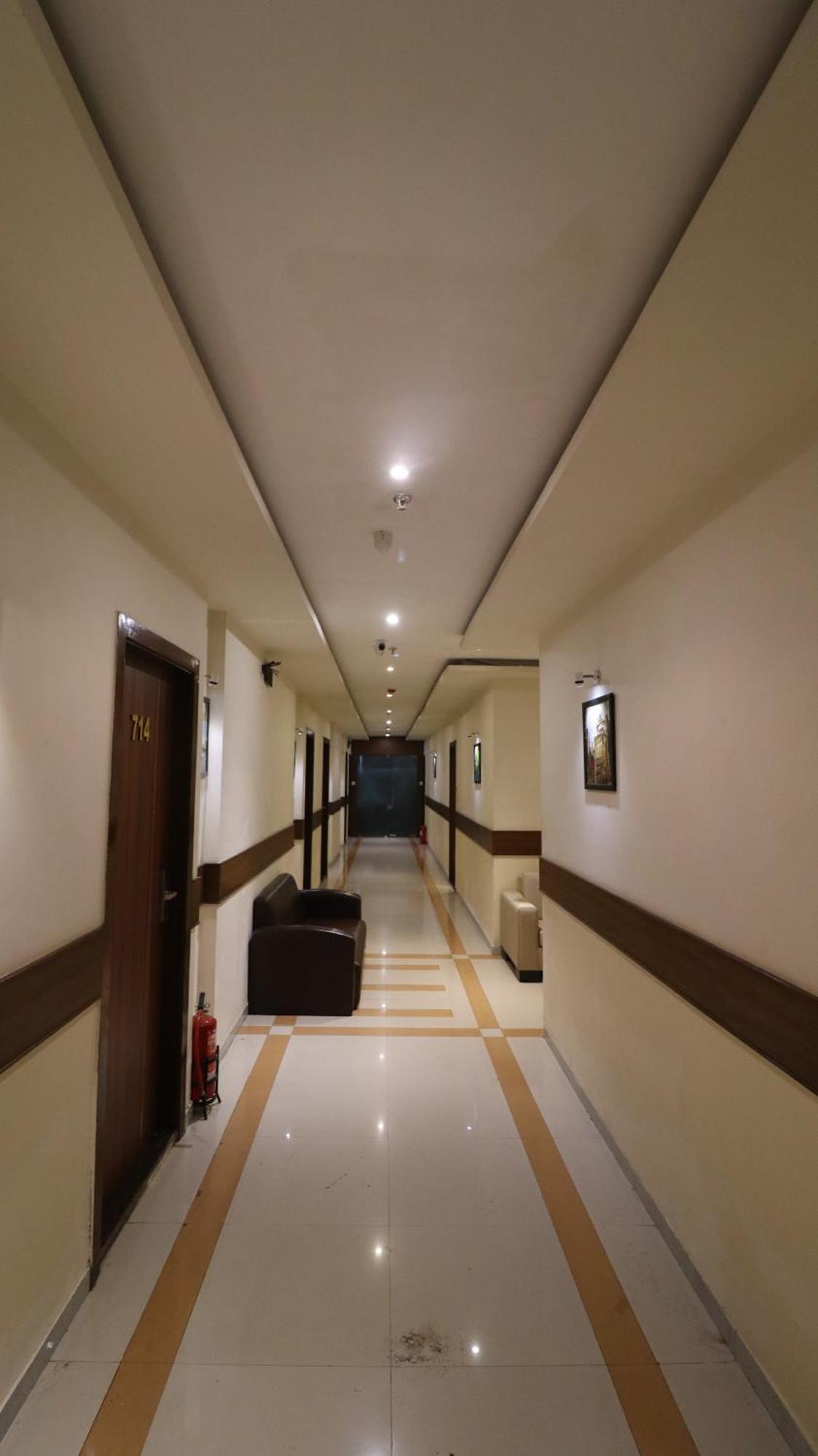 Hotel Bkc Garden - Near Us Embassy Bkc Мумбай Екстериор снимка