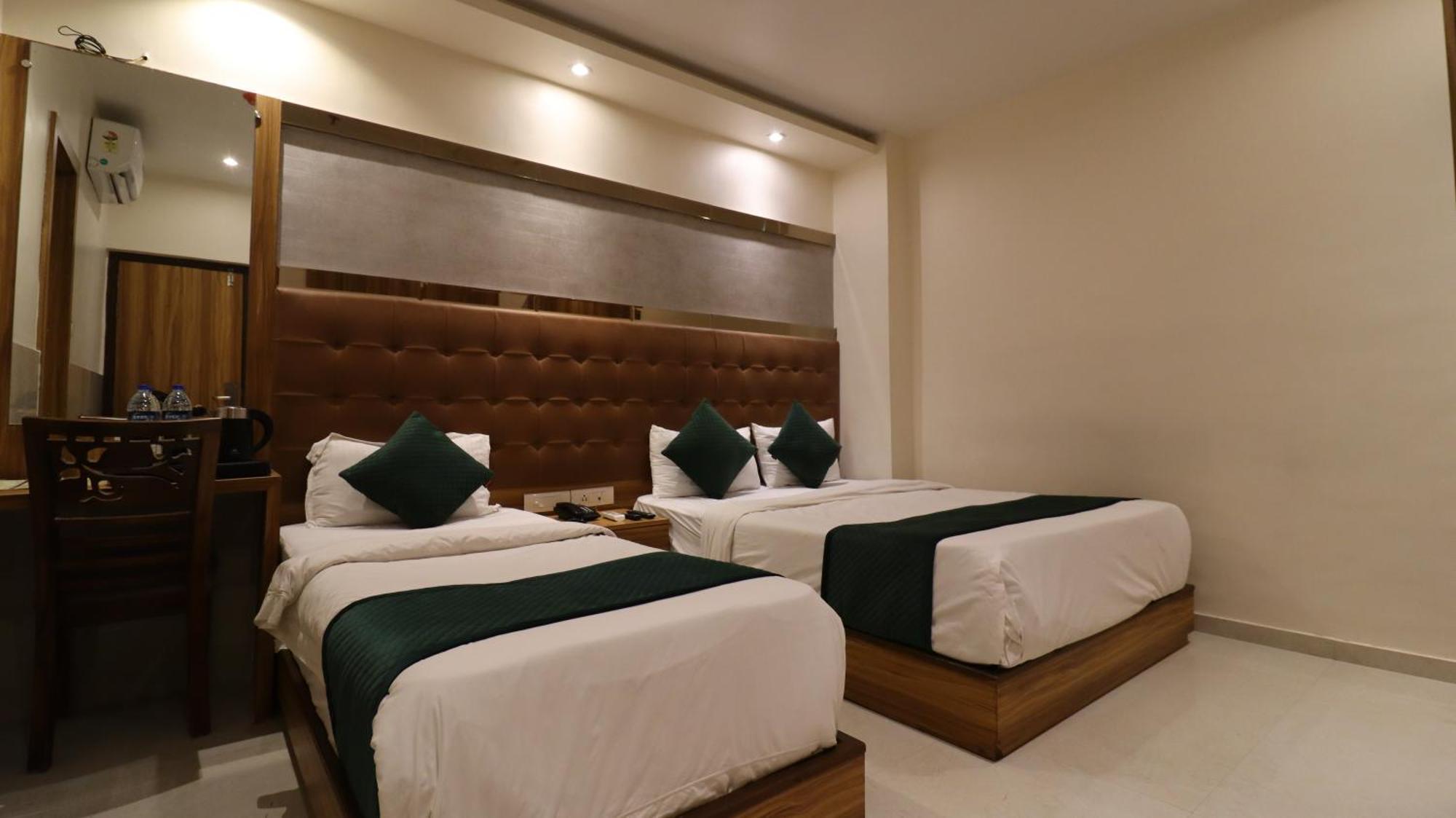 Hotel Bkc Garden - Near Us Embassy Bkc Мумбай Екстериор снимка