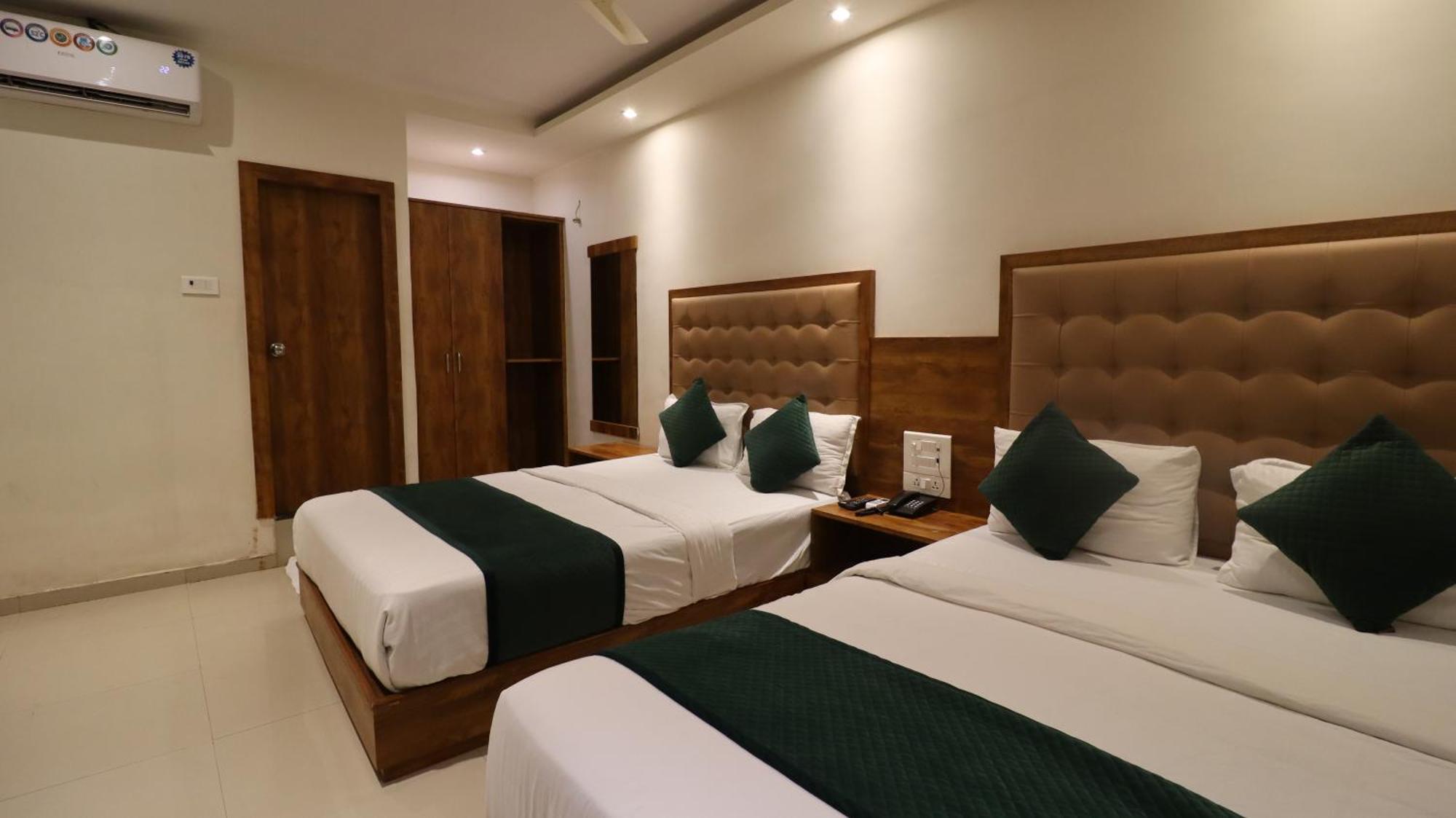 Hotel Bkc Garden - Near Us Embassy Bkc Мумбай Екстериор снимка