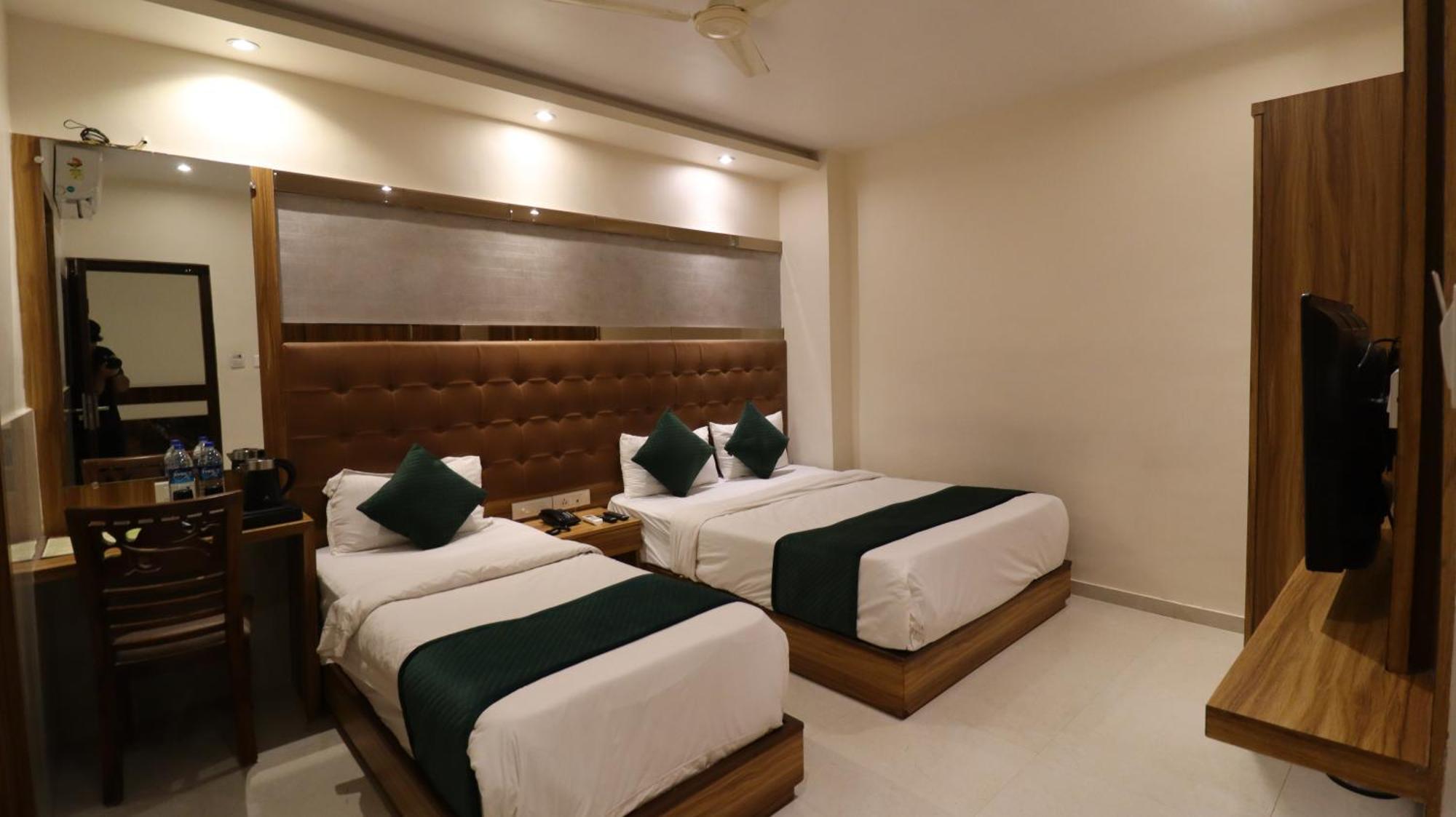 Hotel Bkc Garden - Near Us Embassy Bkc Мумбай Екстериор снимка