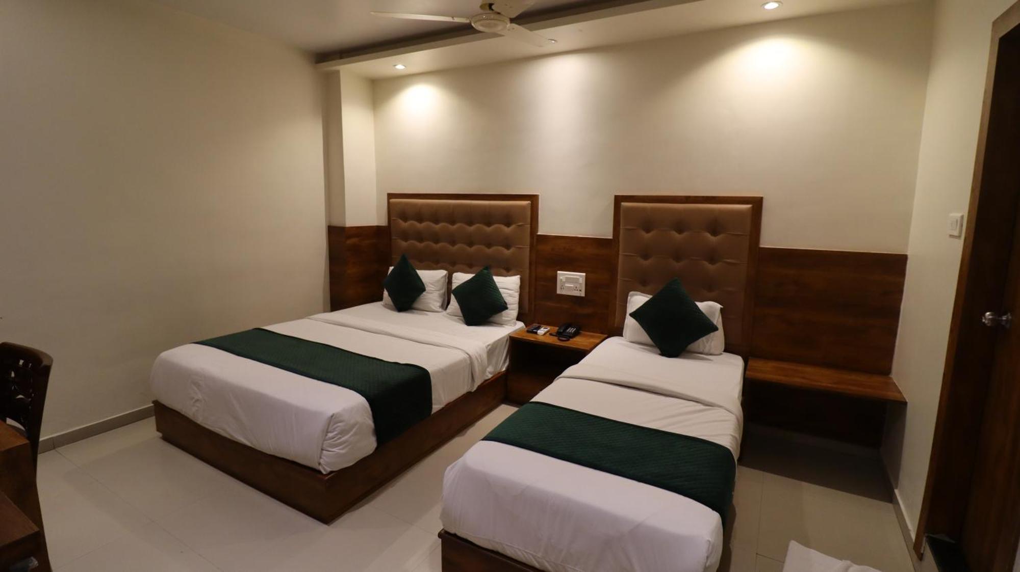 Hotel Bkc Garden - Near Us Embassy Bkc Мумбай Екстериор снимка