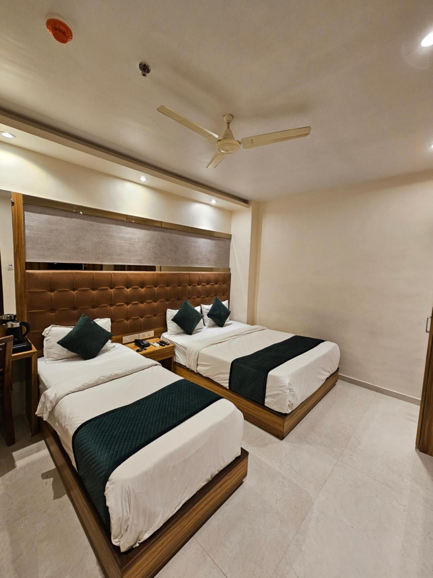 Hotel Bkc Garden - Near Us Embassy Bkc Мумбай Екстериор снимка
