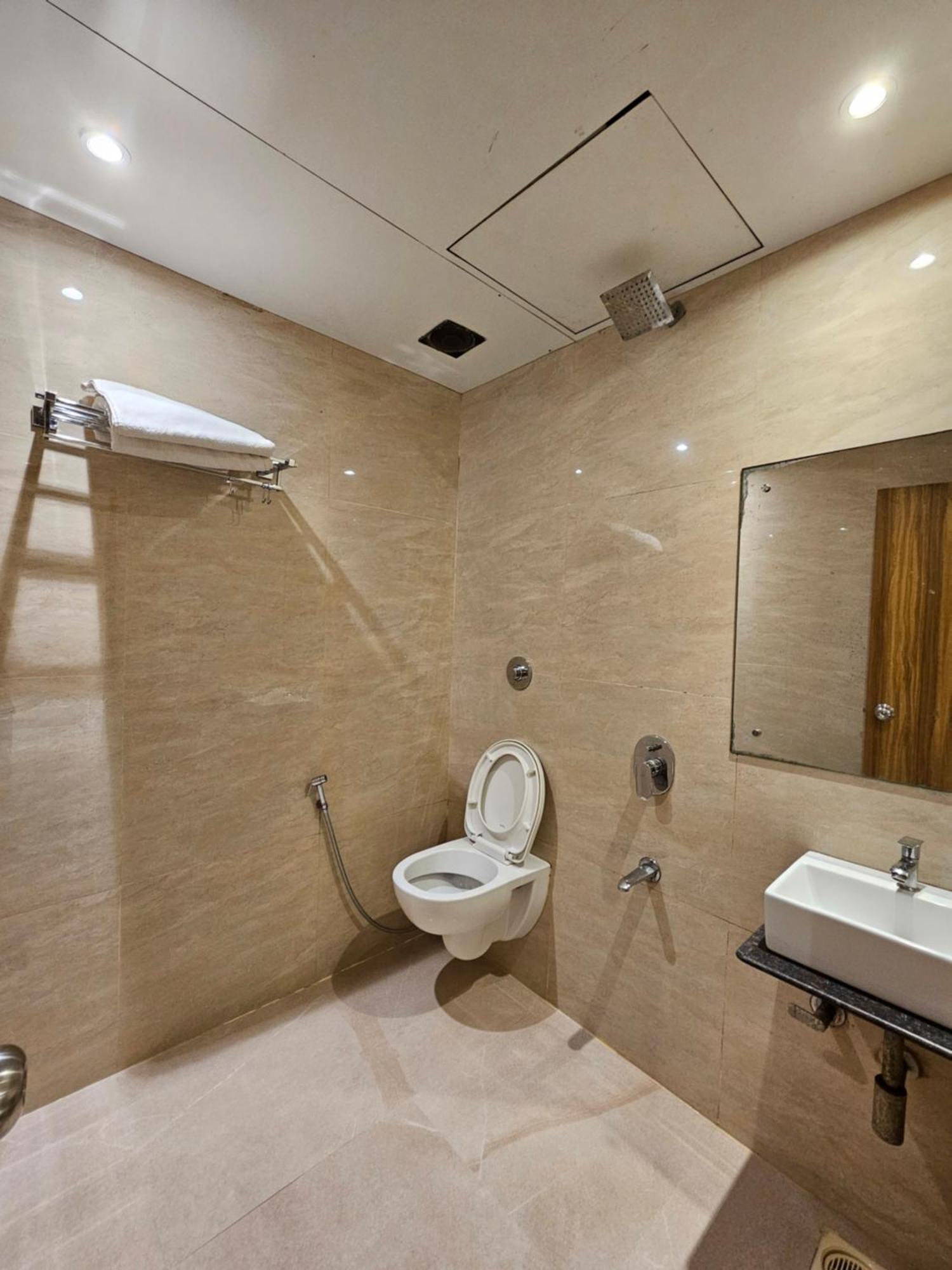 Hotel Bkc Garden - Near Us Embassy Bkc Мумбай Екстериор снимка