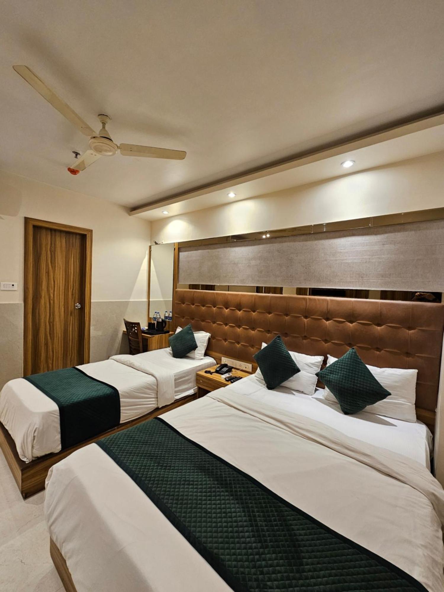 Hotel Bkc Garden - Near Us Embassy Bkc Мумбай Екстериор снимка