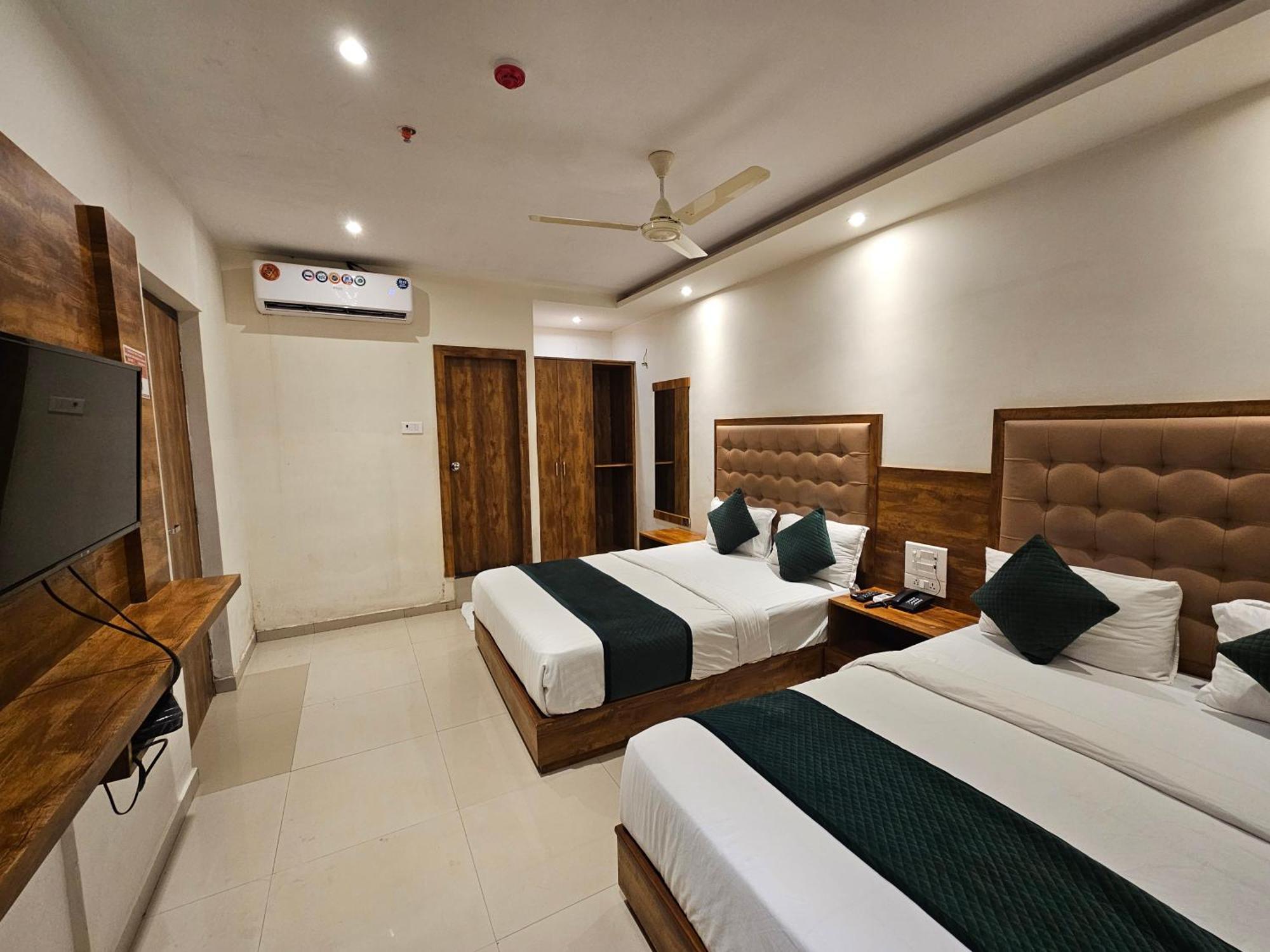 Hotel Bkc Garden - Near Us Embassy Bkc Мумбай Екстериор снимка