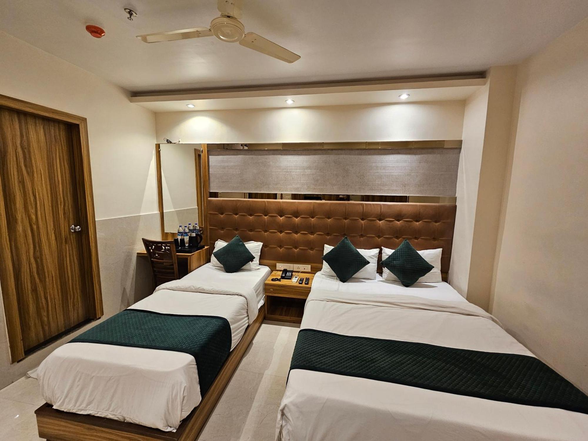 Hotel Bkc Garden - Near Us Embassy Bkc Мумбай Екстериор снимка