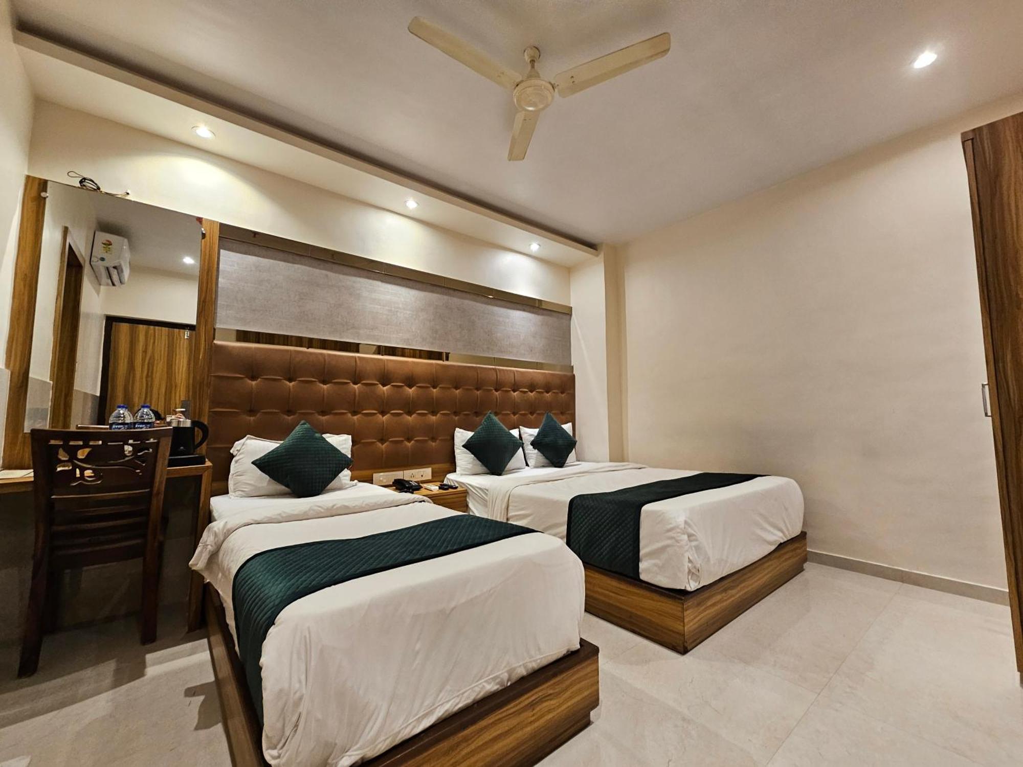 Hotel Bkc Garden - Near Us Embassy Bkc Мумбай Екстериор снимка