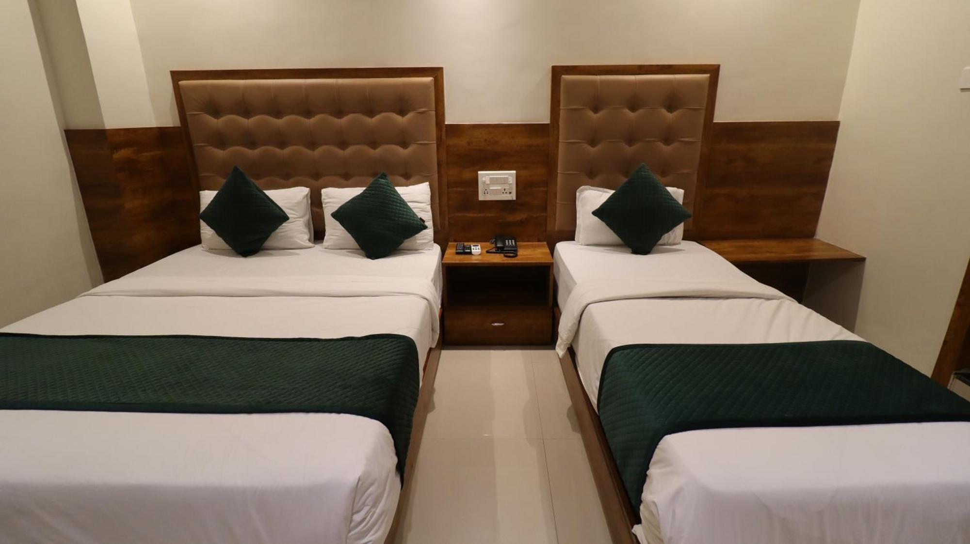 Hotel Bkc Garden - Near Us Embassy Bkc Мумбай Екстериор снимка