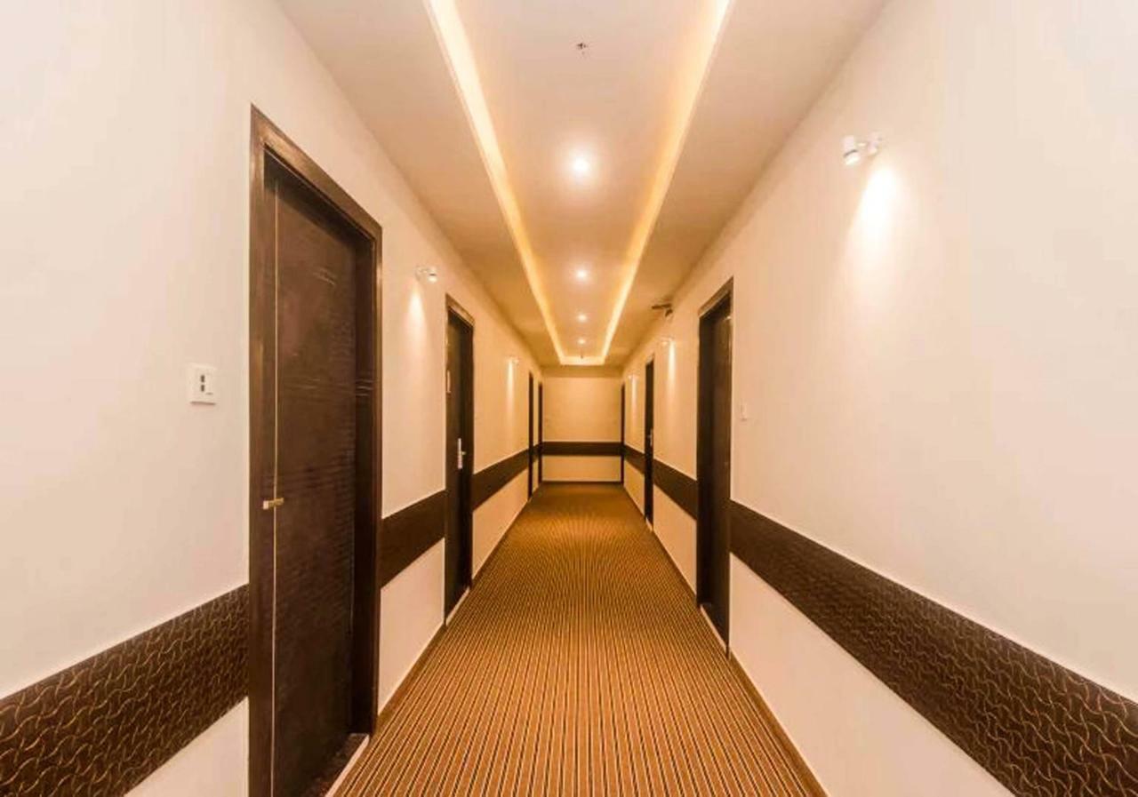 Hotel Bkc Garden - Near Us Embassy Bkc Мумбай Екстериор снимка